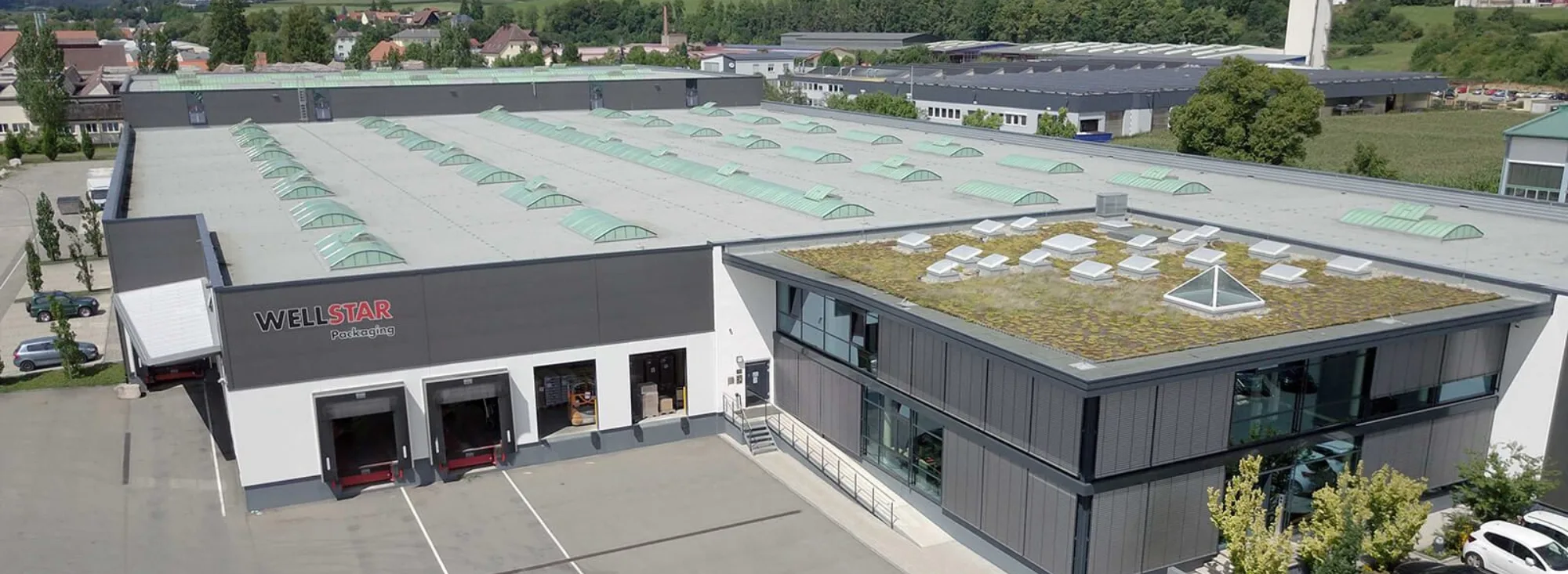 Sicht auf das Wellstar-Gebäude von oben